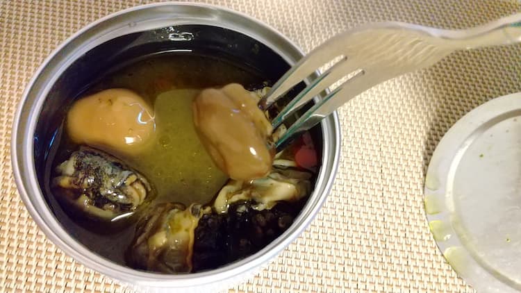 北海道産つぶ貝のアヒージョ缶詰を食べたところ